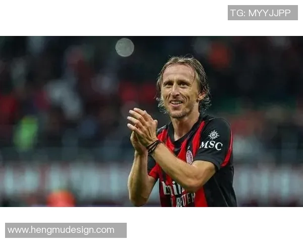 足球明星莫德里奇台历精彩瞬间回顾与球场传奇故事分享